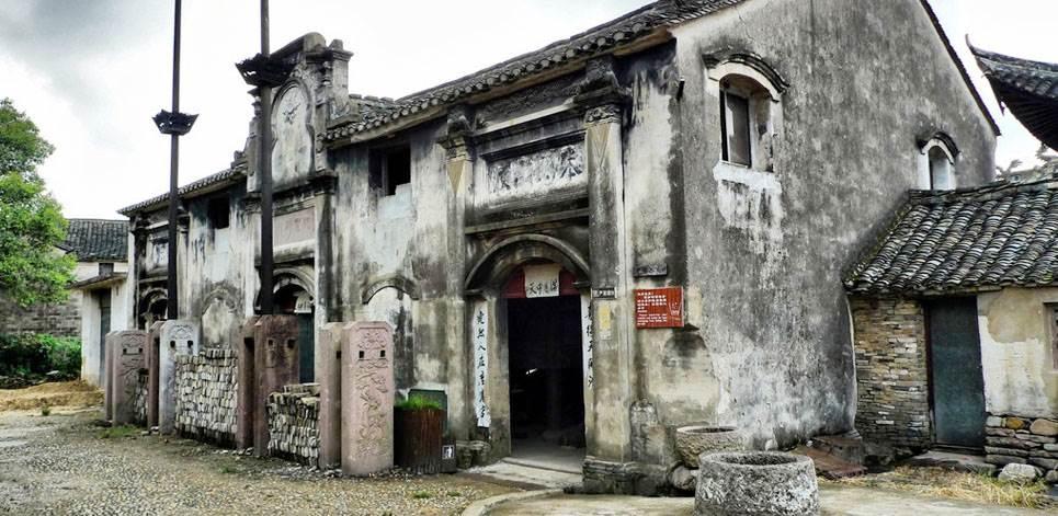 探索吉鹿力问答社区,解决疑问尽在道德与法治的表达方式有哪些?